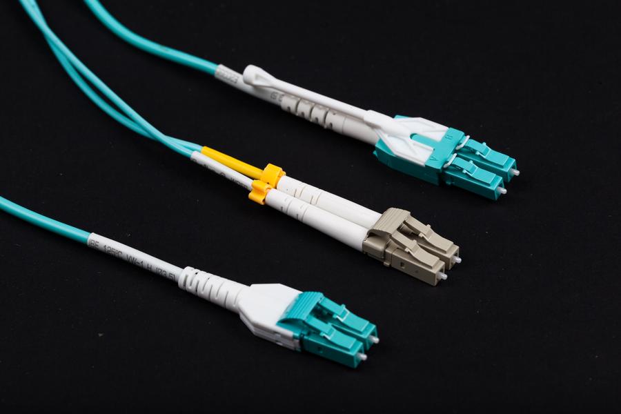 fiber-cable-om4-40gb-ends-uniboot-push-pull-tab-02