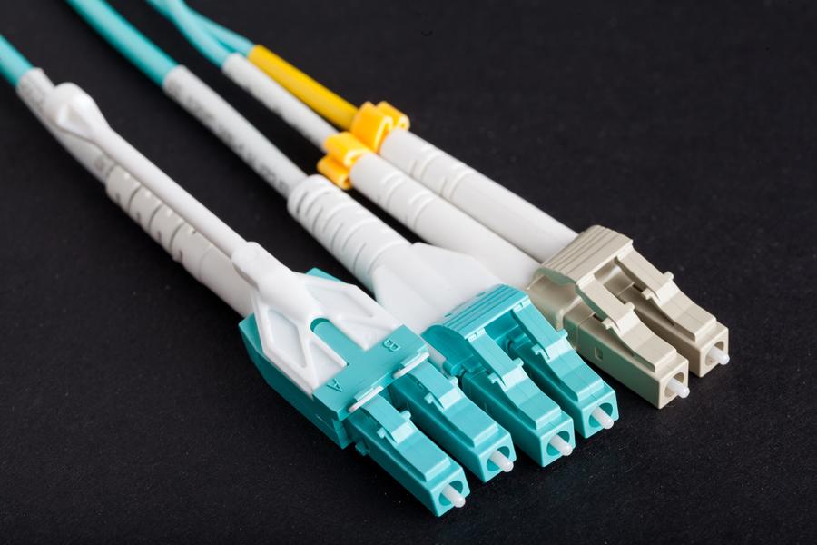 fiber-cable-om4-40gb-ends-uniboot-push-pull-tab
