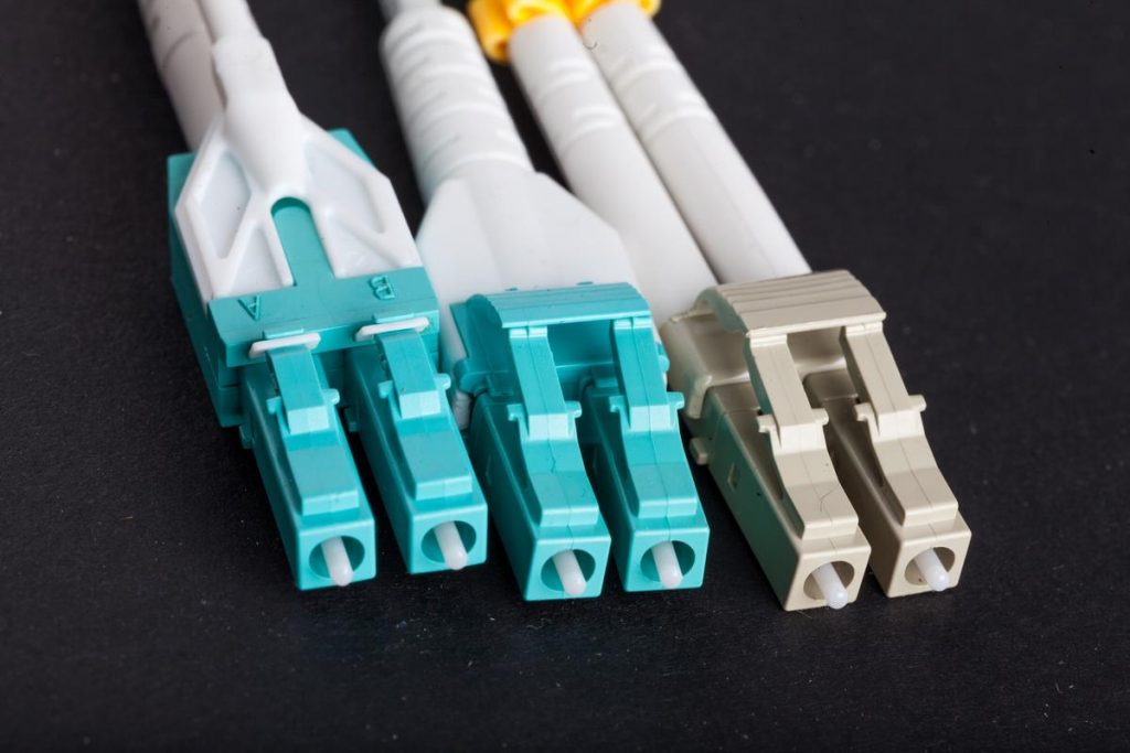 om4-fiber-cables-standard-uniboot-push-pull-high-density